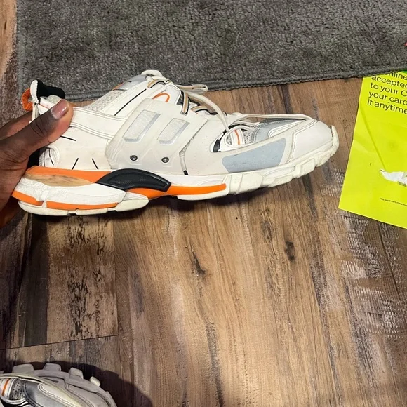 Balenciaga Dynamic White and Orange Sneakers - Picture 5 of 7